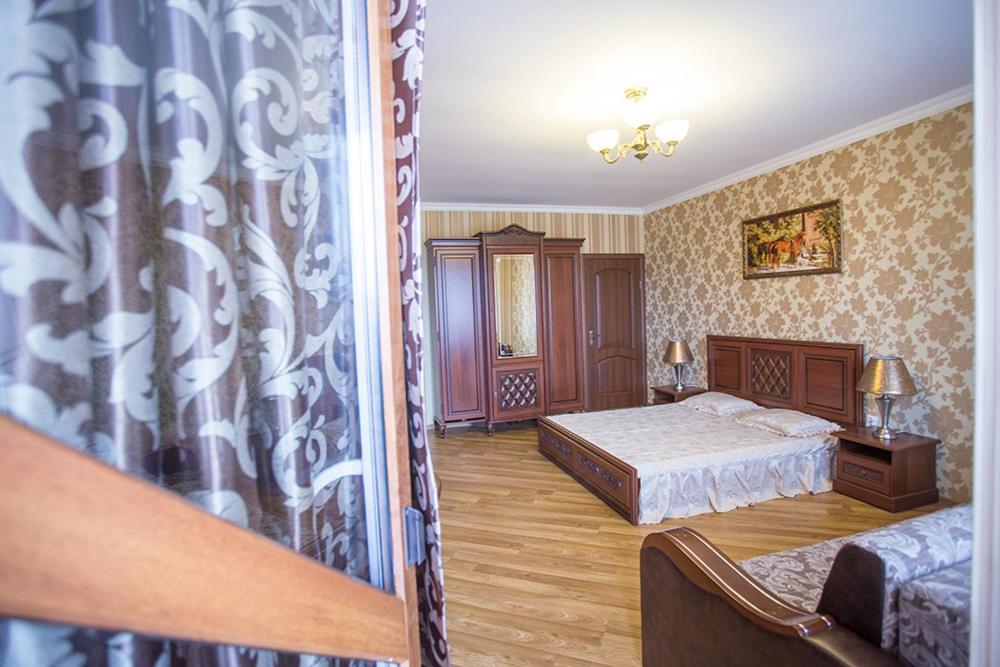 Отель Goldenluxe Береговое Экстерьер фото