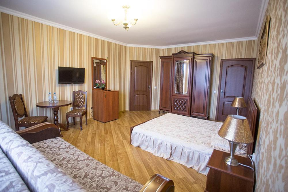 Отель Goldenluxe Береговое Экстерьер фото